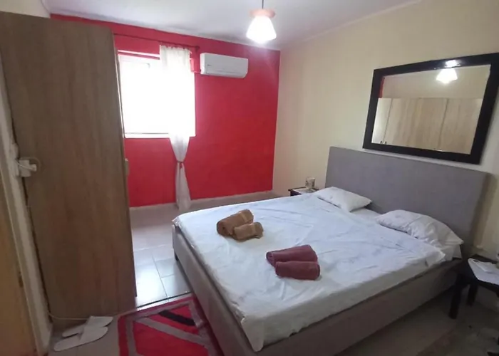 Dina's House Λεοντάρι